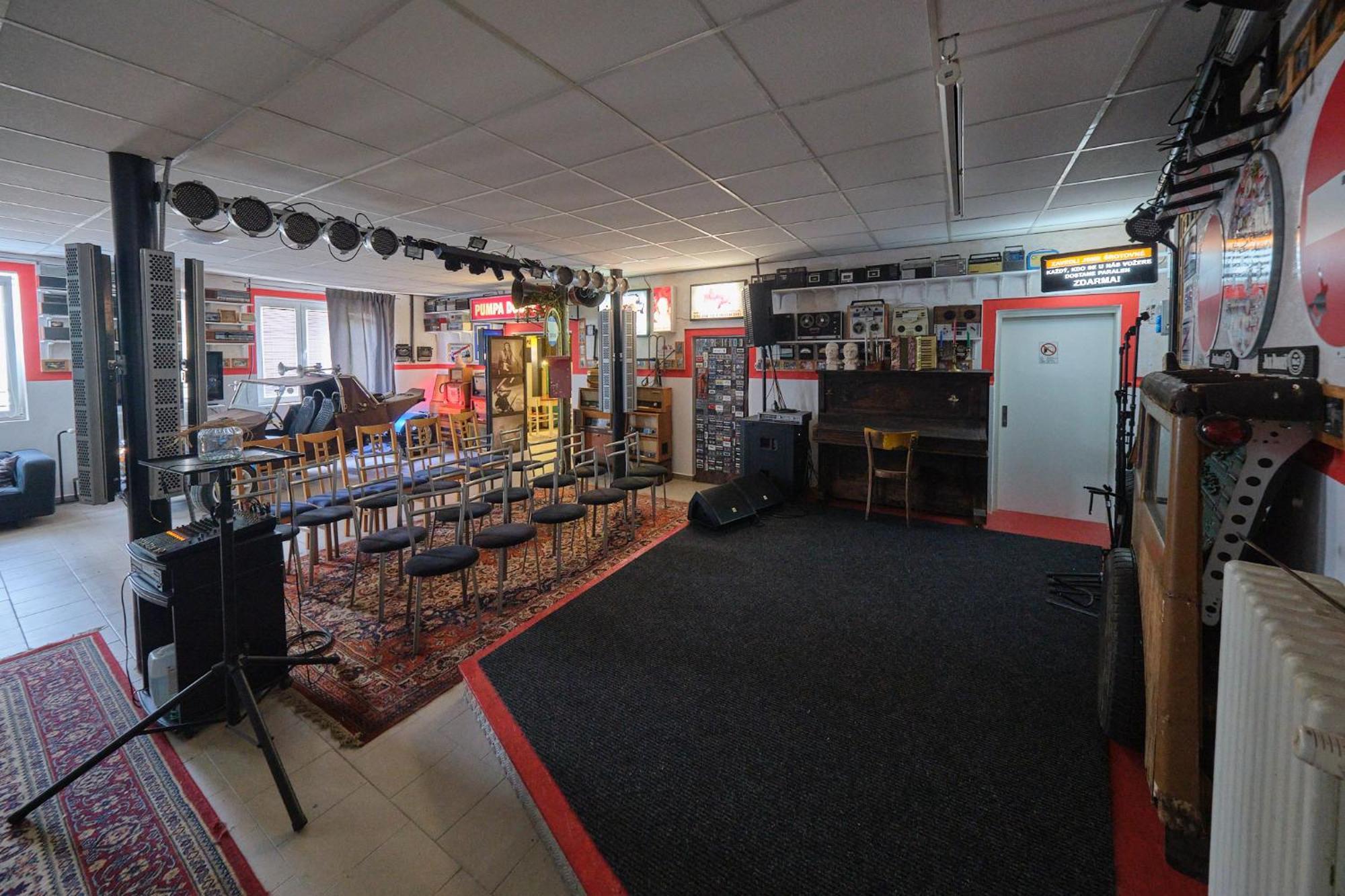 Hostel Doupe Humpolec Buitenkant foto