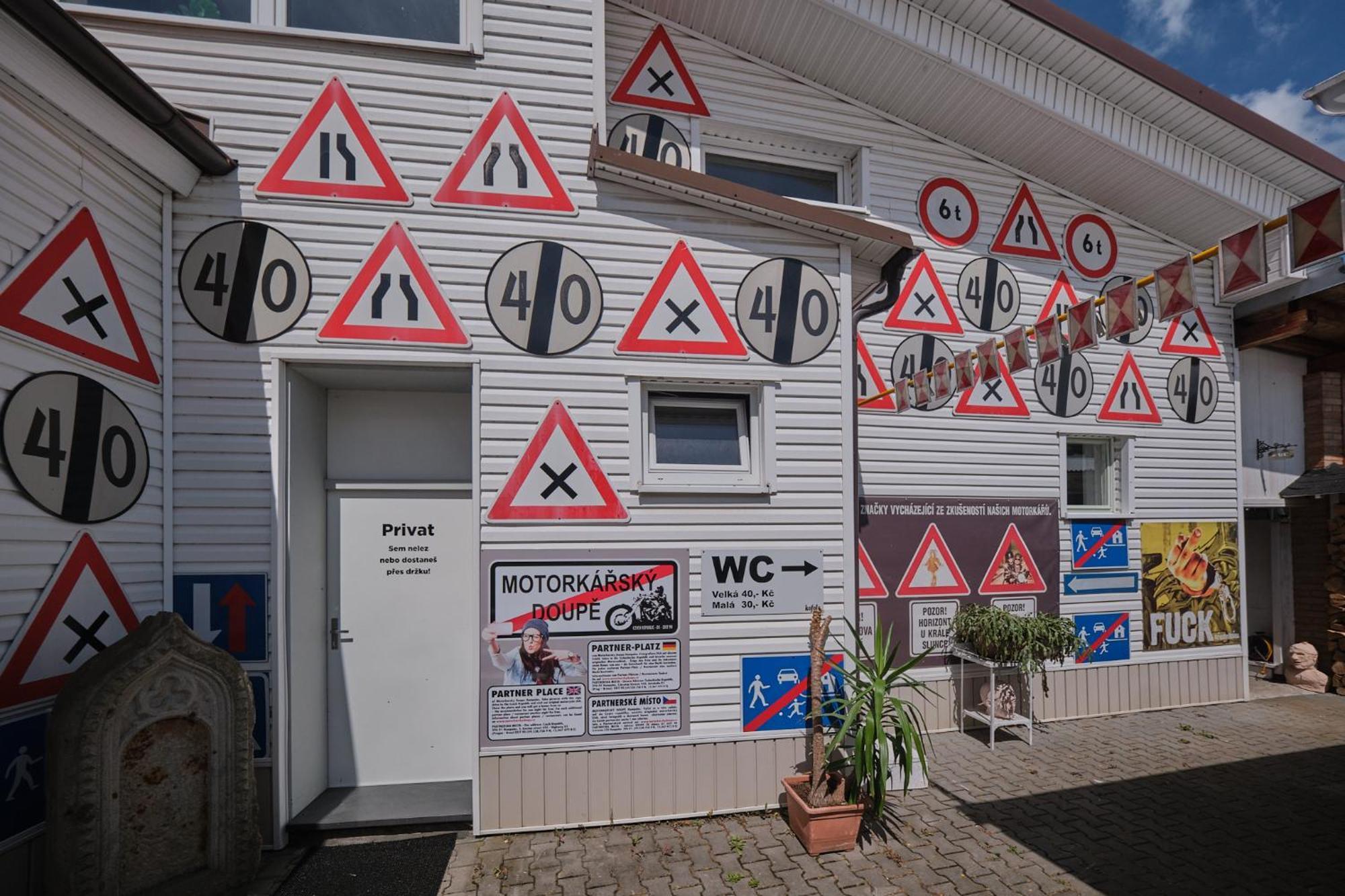 Hostel Doupe Humpolec Buitenkant foto